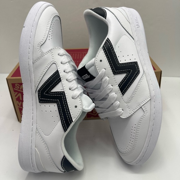 Vans WMNS White and Black Shoes Lowland 2.0
White/Black
VN000D6RYB2 Sneakers - Picture 12 of 16